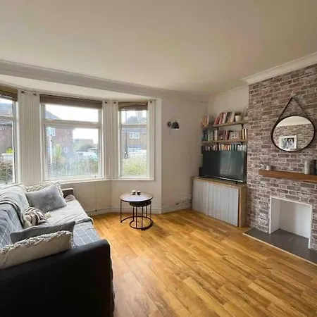 Cosy Flat In Burgess Hill, Sussex Apartment Exterior photo