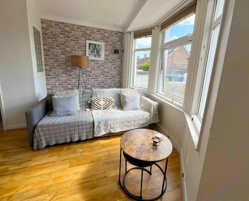 Apartment Cosy Flat In Burgess Hill, Sussex